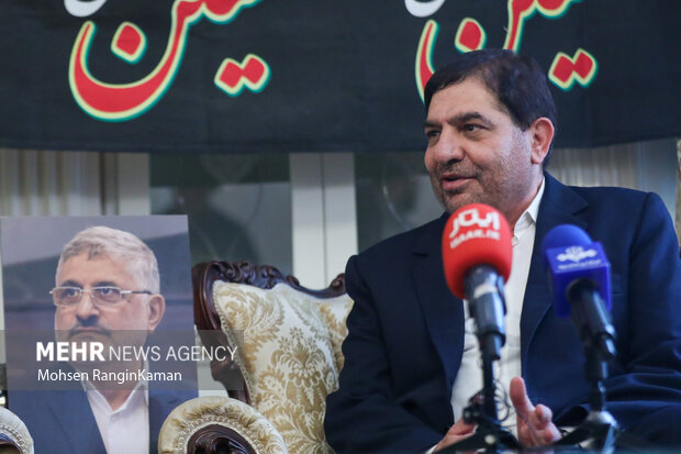 دیدار محمد مخبر با خانواده شهید ذوالفقاری