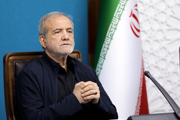 پزشکیان: سرمایهگذاریهای مشترک در مناطق آزاد «برد - برد» است