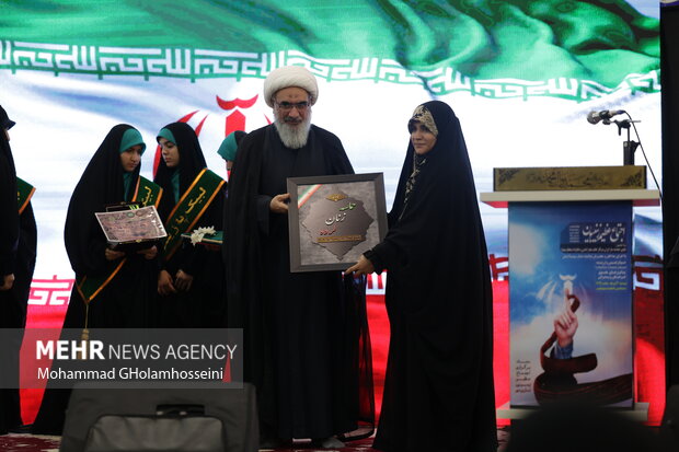 اجتماع عظیم زینبیون بوشهر با حضور سحر امامی