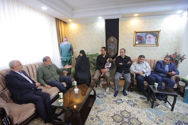 دیدار رئیس بنیاد شهید با خانواده شهید محققی؛ اهمیت جهاد فرهنگی 2