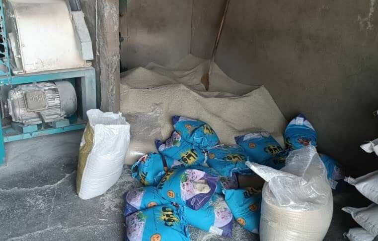 کشف ۳۸۰۰ کیلوگرم برنج ایرانی و خارجی احتکار شده در شهر رشت کشف ۳۸۰۰ کیلوگرم برنج ایرانی و خارجی احتکار شده در شهر رشت