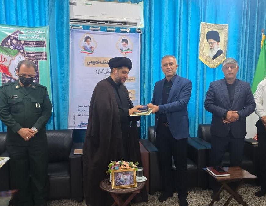 حضور در نماز جمعه پیوند مردم و مسئولان را تقویت می کند