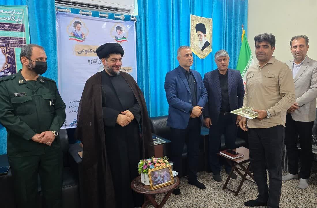 امام جمعه باید فراجناحی عمل کند
