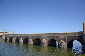 آغاز مرمت مسجد جامع و پل تاریخی ورزنه با تخصیص اعتبار جدید