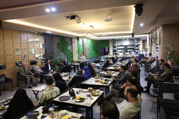 لزوم تقویت تعامل و گفتگو در جامعه و رسانهها لزوم تقویت تعامل و گفتگو در جامعه و رسانهها