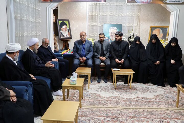 ابلاغ پیام و سلام رهبر انقلاب به خانواده سرلشکر شهید غیب‌ پرور