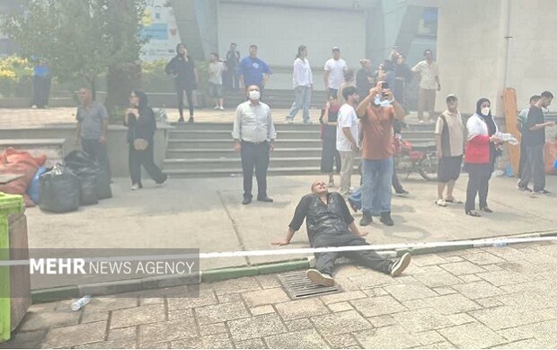 مصدومیت 16 نفر در حادثه آتش سوزی مجتمع ونوس منطقه آزاد انزلی