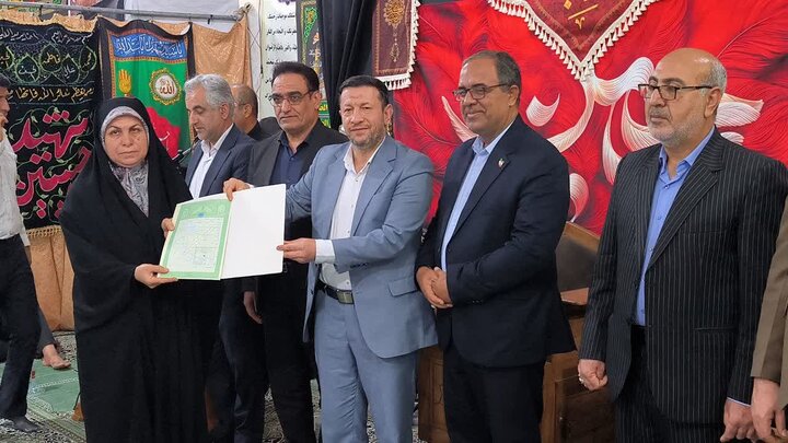 ۱۱۰ جلد سند تک برگ به مردم روستای دویره اعطا شد ۱۱۰ جلد سند تک برگ به مردم روستای دویره اعطا شد