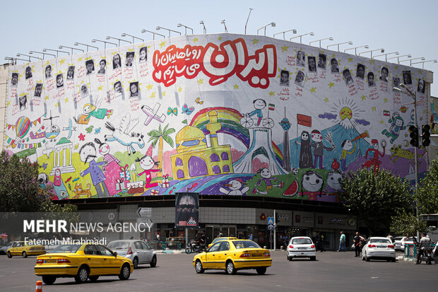 رونمایی از طرح جدید دیوارنگاره میدان انقلاب