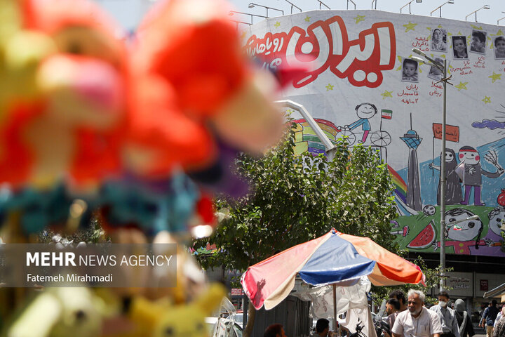 .جدارية جديدة لساحة الثورة في طهران