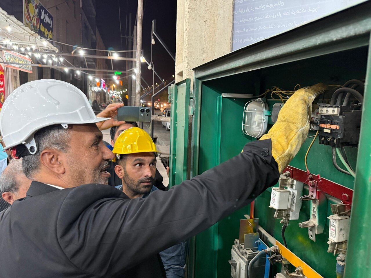 افتتاح ۱۶۷ میلیارد تومان پروژه برق رسانی در شهرستان جهرم