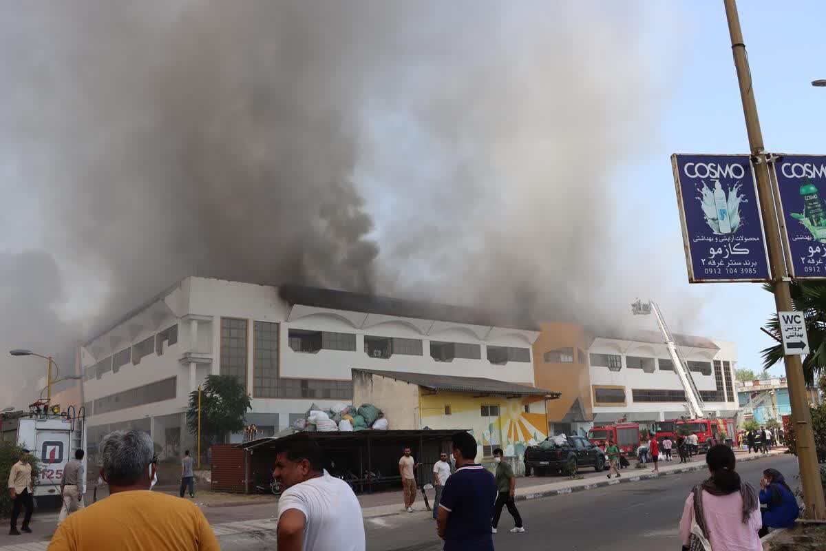 آتشسوزی مجتمع ونوس منطقه آزاد انزلی مهار شد آتشسوزی مجتمع ونوس منطقه آزاد انزلی مهار شد