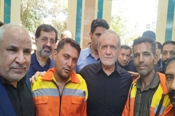 President Pezeshkian visits holy city of Qom