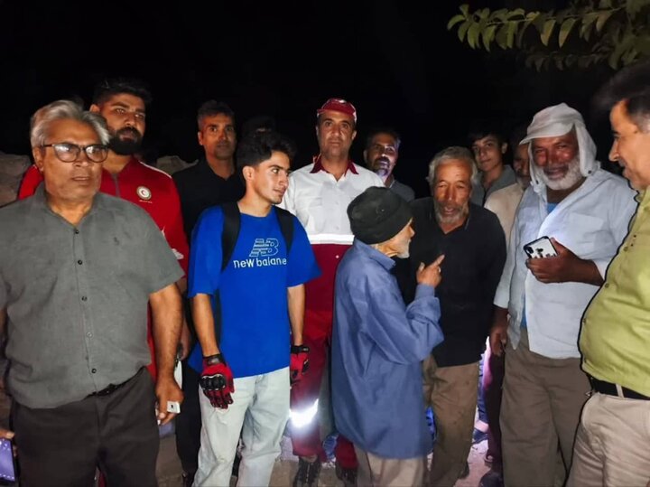 نجات پیرمرد مفقود شده در ارتفاعات بم