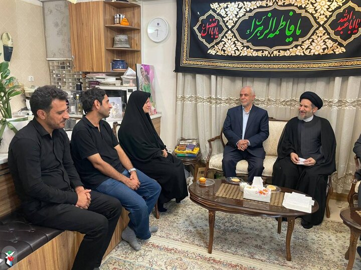 رئیس بنیاد شهید با خانواده شهیدان عسگری دیدار کرد
