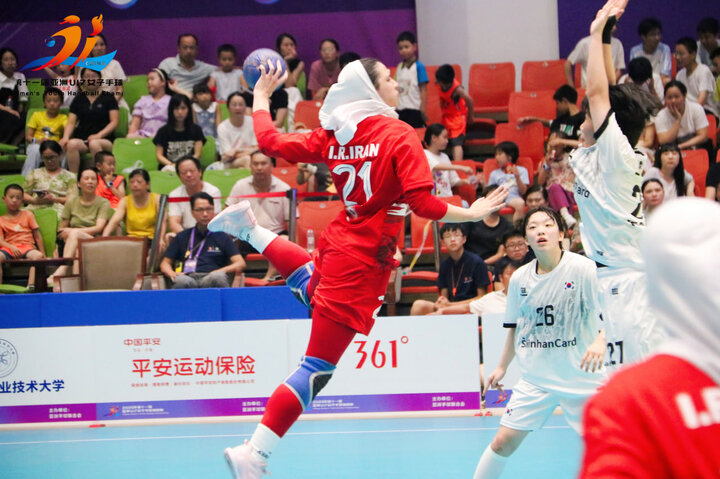 Iranian girls beat China in handball at 2025 AYG
