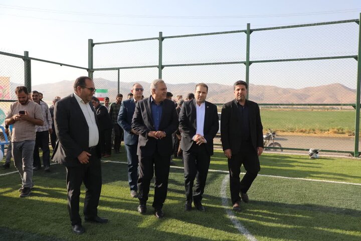 زمین چمن مصنوعی حسام‌آباد اسدآباد با حضور معاون وزیر ورزش افتتاح شد