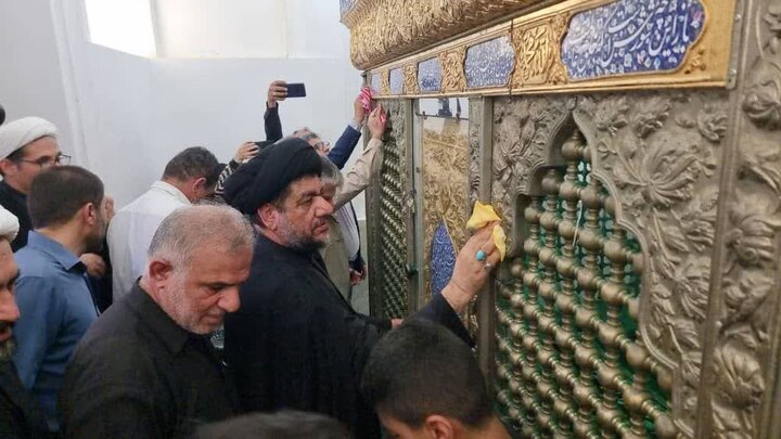 غبارروبی ضریح امامزاده سلیمان بن علی (ع) گناوه