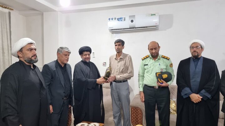 تقدیر از  عضو فعال ستاد نماز جمعه گناوه