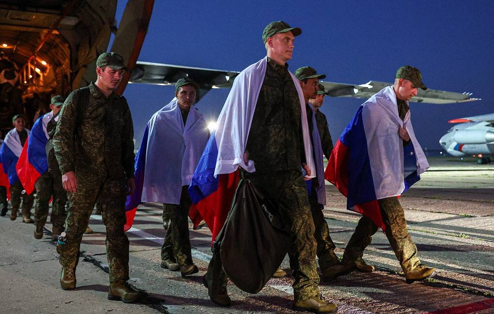 هواپیمای اسرای روس در نزدیکی مسکو به زمین نشست هواپیمای اسرای روس در نزدیکی مسکو به زمین نشست