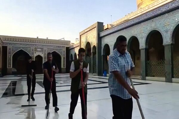 برگزاری آئین غبارروبی حرم حضرت زینب(س)