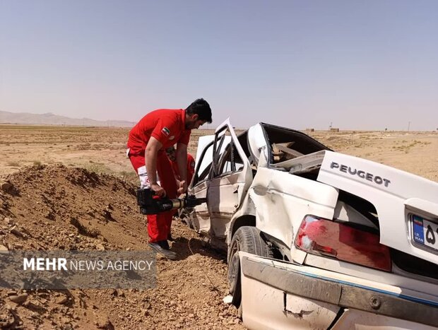 واژگونی پژوپارس در جاده شریفآباد به ایوانکی ۴ مصدوم برجای گذاشت واژگونی پژوپارس در جاده شریفآباد به ایوانکی ۴ مصدوم برجای گذاشت