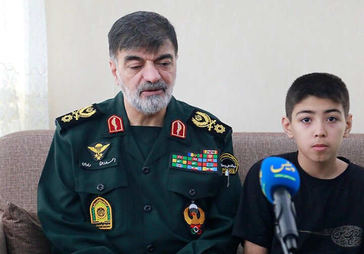 دیدار سردار رادان با 4 خانواده شهید انتظامی در دفاع مقدس 12 روزه