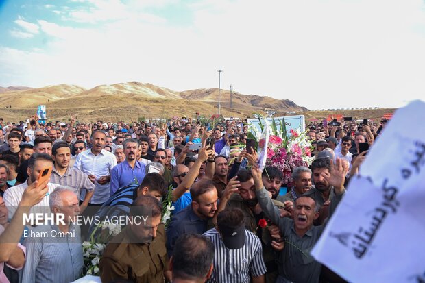 تشییع پیکر حمید مرادی در بهشت محمدی سنندج