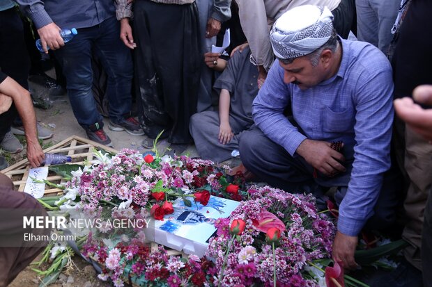 تشییع پیکر حمید مرادی در بهشت محمدی سنندج