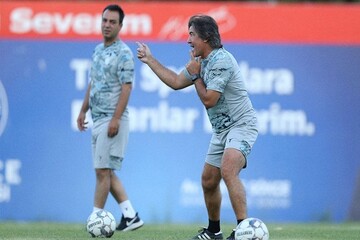 هیاهوی بی مورد ساپینتو در نیمه بدون گل استقلال و المحرق