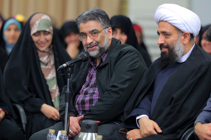 طنز در موقعیتی مثل جنگ جایی ندارد؛ وقتی شعر طنز تبدیل به هجو می‌شود!