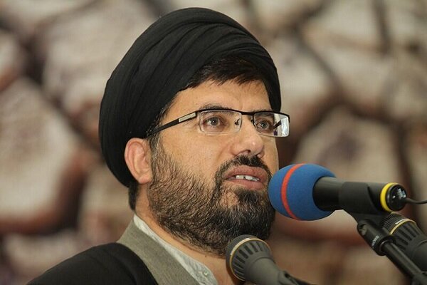 کمک به مردم و حل مشکلات در جامعه اسلامی از کارکردهای نماز جمعه است