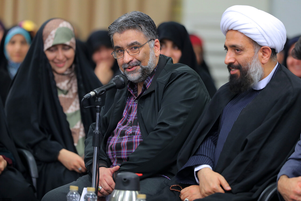 طنز،شعر،جنگ،شعرهاي،دشمنان،نكته،طنزپردازان،تناقضات،طبيعتاً،اشع ...