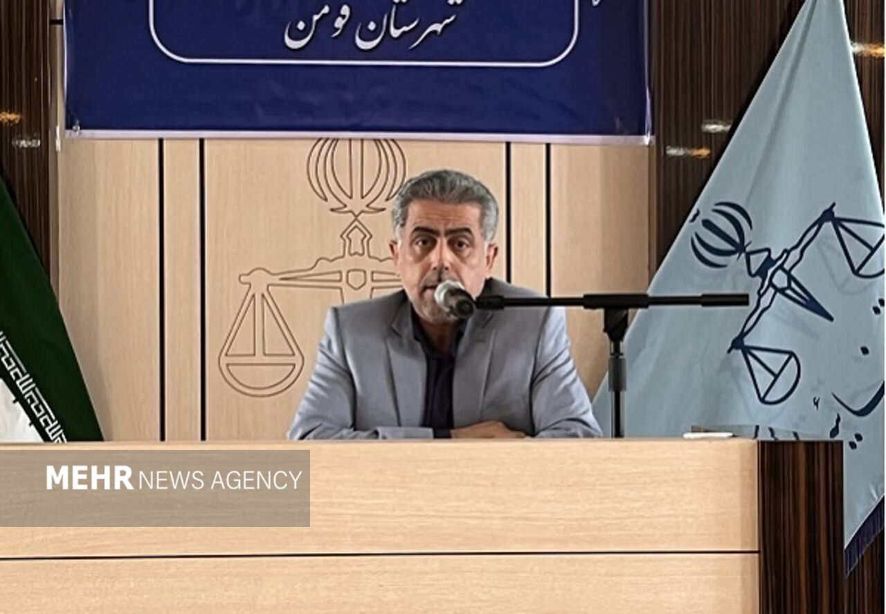 همکاران قضائی و اداری شبانه‌ روز در حال خدمات رسانی به مردم هستند