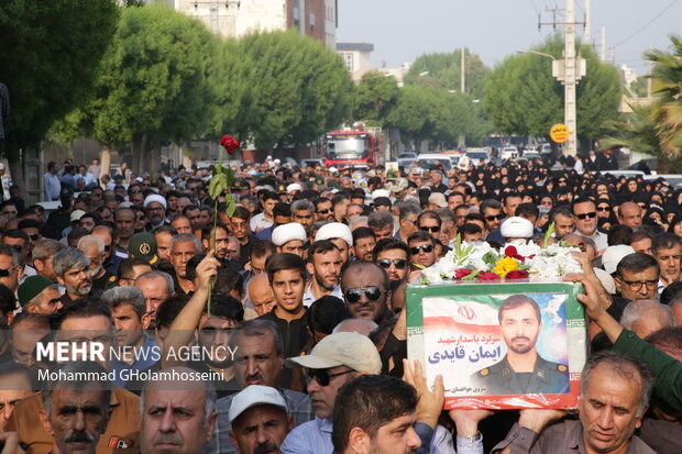 پیکر پاک شهید ایمان قائدی در بوشهر تشییع شد پیکر پاک شهید ایمان قائدی در بوشهر تشییع شد