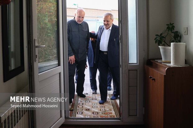 حضور رئیس مجلس شورای اسلامی در منزل سرلشکر شهید محمد کاظمی