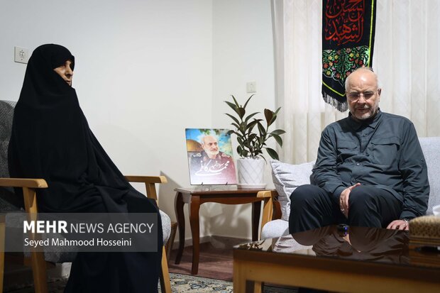 حضور رئیس مجلس شورای اسلامی در منزل سرلشکر شهید محمد کاظمی 2