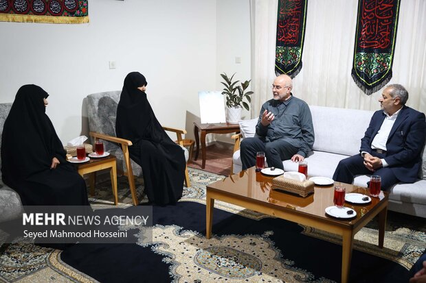 حضور رئیس مجلس شورای اسلامی در منزل سرلشکر شهید محمد کاظمی 6