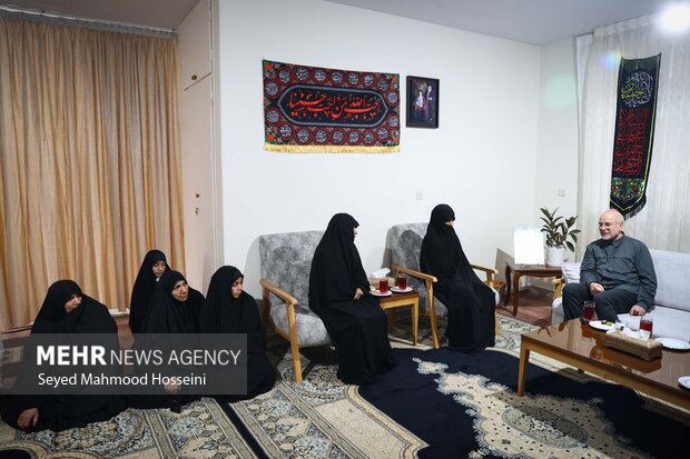 حضور رئیس مجلس شورای اسلامی در منزل سرلشکر شهید محمد کاظمی 7