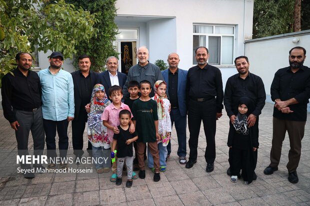 حضور رئیس مجلس شورای اسلامی در منزل سرلشکر شهید محمد کاظمی 22