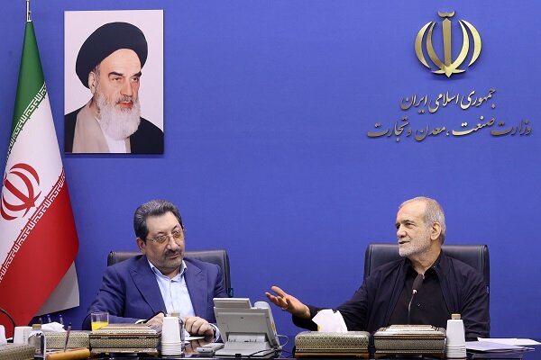 دولت برای واگذاری اختیارات به مدیران محلی و استانداران اراده دارد