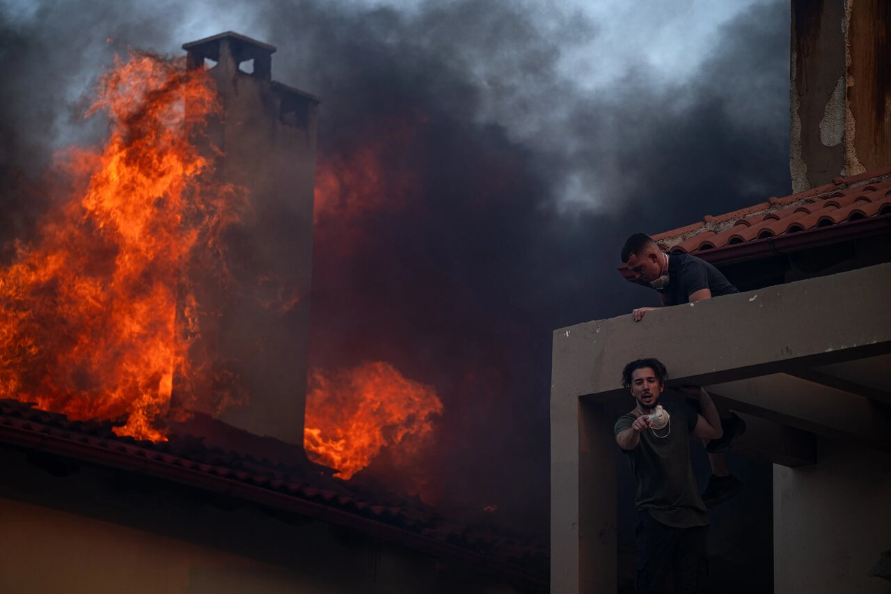 Athens ablaze; wildfires engulf Greece+ photos