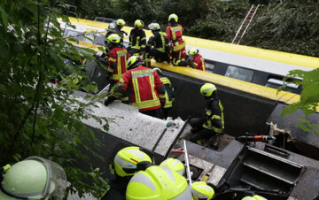 Train derails, killing at least 3 people in Germany