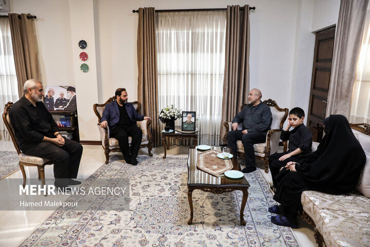 حضور قالیباف در منزل سرلشکر شهید غلامرضا محرابی