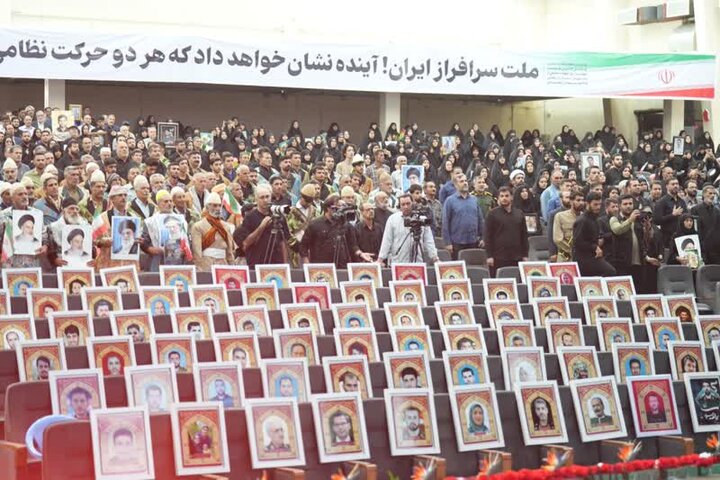 آئین گرامیداشت اربعین ۸۶ شهید سرافراز لرستانی آغاز شد آئین گرامیداشت اربعین ۸۶ شهید سرافراز لرستانی آغاز شد