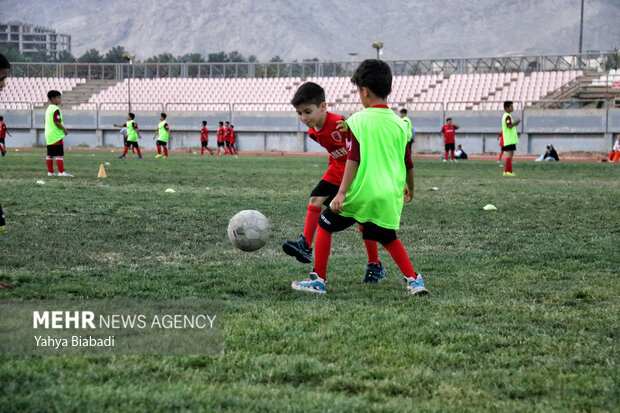 فستیوال مدارس فوتبال همدان در سه رده سنی برگزار میشود فستیوال مدارس فوتبال همدان در سه رده سنی برگزار میشود