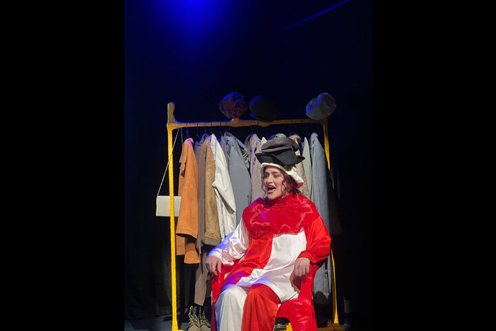 تئاتر در مرز باریک بهشت و جهنم؛ وقتی فرشته تبدیل به یک «شومن» میشود! تئاتر در مرز باریک بهشت و جهنم؛ وقتی فرشته تبدیل به یک «شومن» میشود!