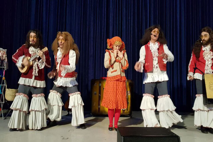 «دورهگردها» در شیراز روی صحنه میرود