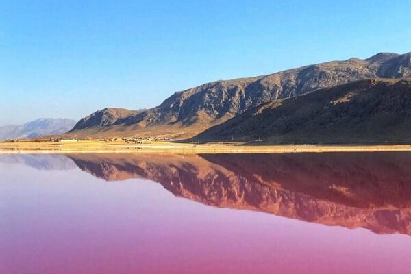 Renkler diyarına yolculuk; Şiraz’ın eşsiz incisi Kızıl Maharlu Gölü