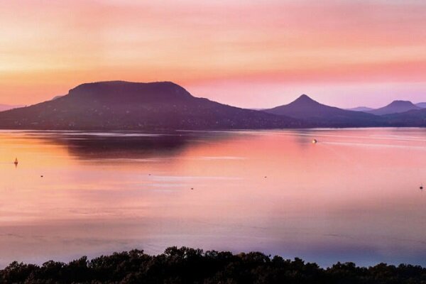 Renkler diyarına yolculuk; Şiraz’ın eşsiz incisi Kızıl Maharlu Gölü